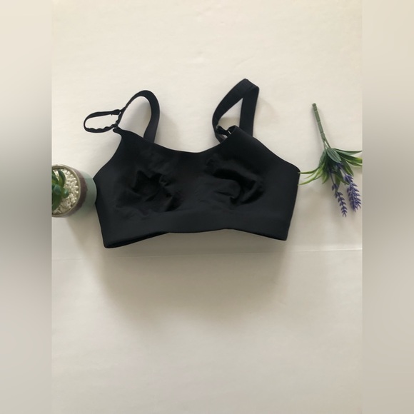 32DD Lululemon Athletica Intimates & Sleepwear Lululemon Booby Bracer Bra - Picture 1 of 16